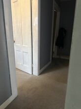 58 Tolland St, Unit Unit B in East Hartford, CT - Building Photo - Building Photo