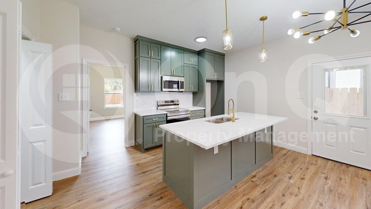 8003 W Elizabeth Ln in Fort Worth, TX - Building Photo