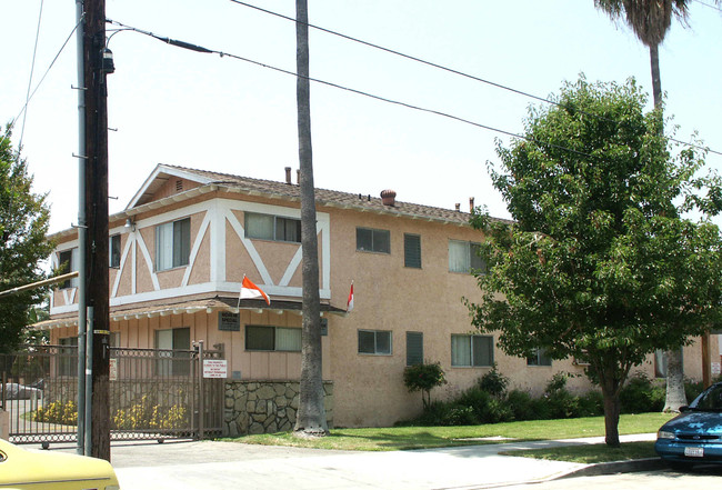 9415 Sylmar Ave in Panorama City, CA - Foto de edificio - Building Photo