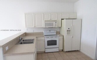 1114 Lucaya Dr in West Palm Beach, FL - Building Photo