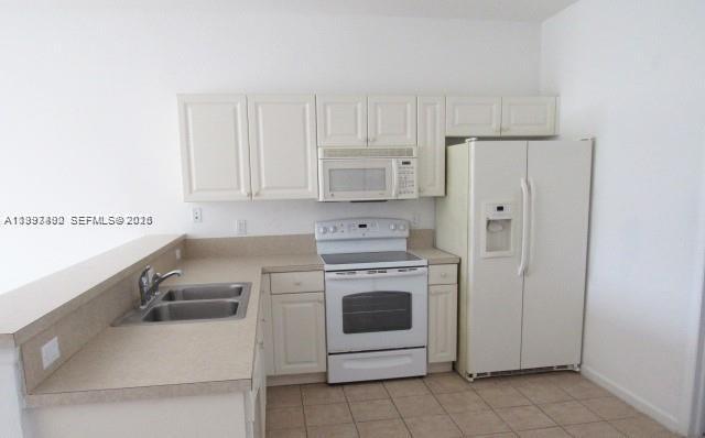 1114 Lucaya Dr in West Palm Beach, FL - Building Photo