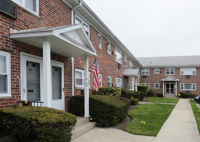 Fairfield Courtyard South at Bay Shore