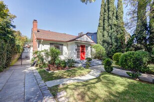 835 N Ogden Dr in Los Angeles, CA - Building Photo