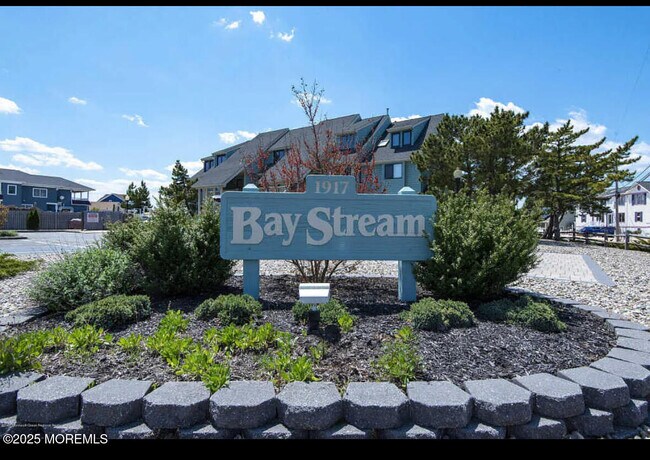 property at 1917 Bay Blvd