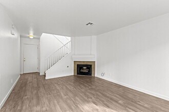 2212 Silver Pine Dr in Las Vegas, NV - Foto de edificio - Building Photo