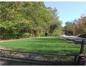 3300 Brownsville Rd in South Park, PA - Foto de edificio - Other