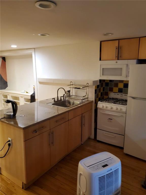 200 Spencer St in Brooklyn, NY - Building Photo - Building Photo