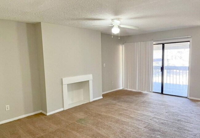 3575 Oakvale Rd, Unit Apt 107 in Decatur, GA - Foto de edificio - Building Photo
