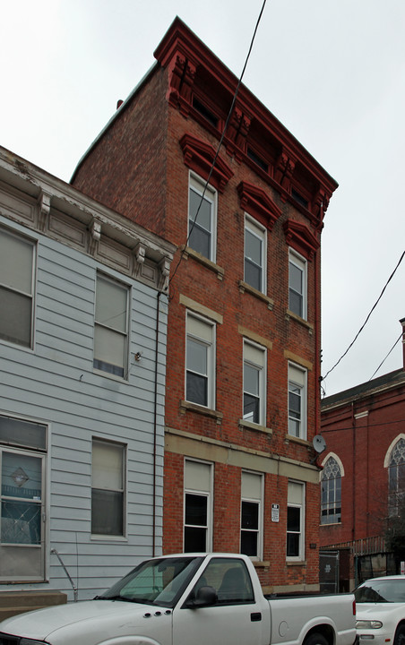 West Apartments in Cincinnati, OH - Building Photo