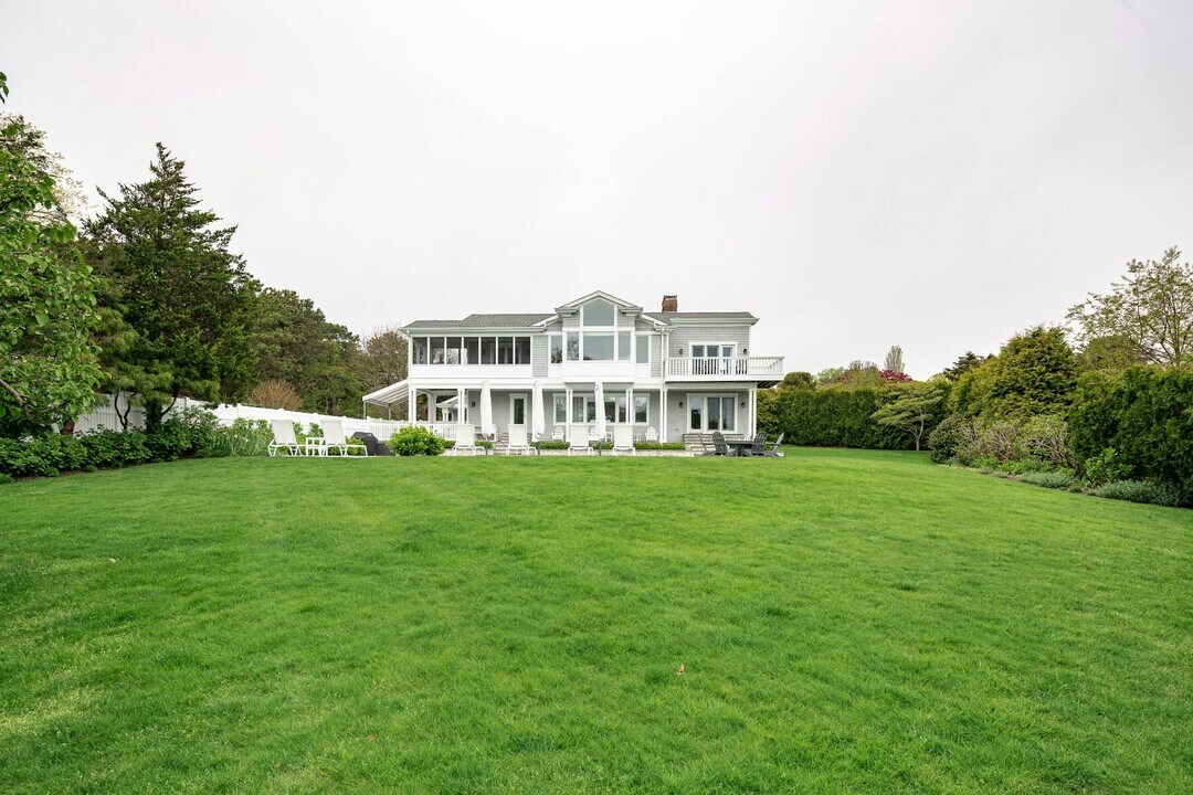 9 Landsdowne Ln in Southampton, NY - Foto de edificio