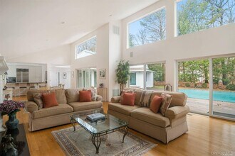 14 Indian Pipe Dr in Quogue, NY - Building Photo - Building Photo