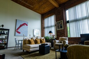 THE WOOLEN MILL ASSOCIATES Apartments