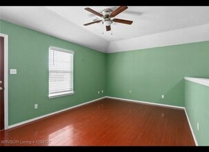 2410 Ridgeway Ln in Barling, AR - Foto de edificio - Building Photo