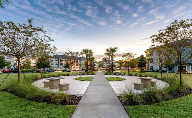 9276 Vintage Hills Way in Winter Garden, FL - Foto de edificio - Building Photo