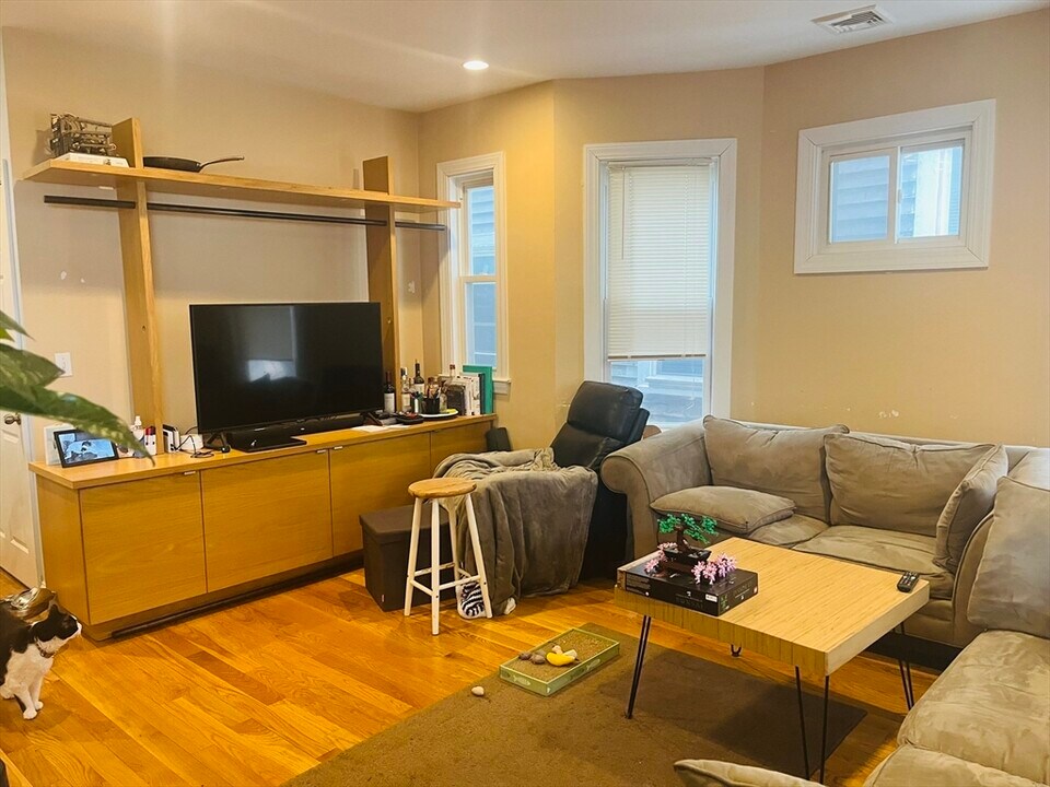 39 Calumet St, Unit 1 in Boston, MA - Building Photo