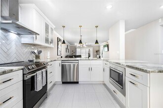 16321 Kelly Woods Dr in Ft. Myers, FL - Building Photo - Building Photo