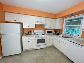 56 Wakelee Ave, Unit 26 in Shelton, CT - Building Photo - Building Photo