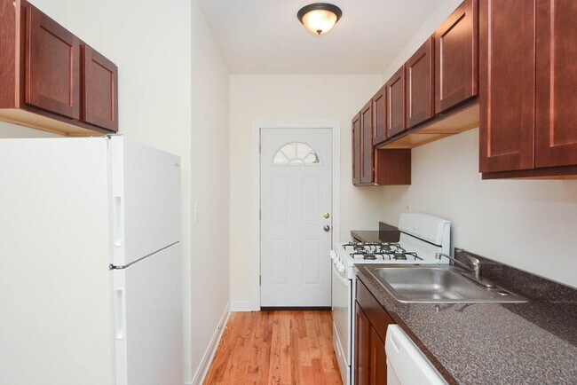 629 W Cornelia Ave in Chicago, IL - Building Photo - Building Photo