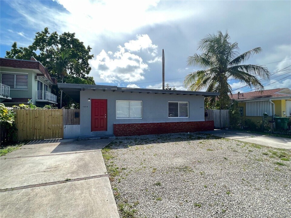 1222 SW 30th Ct in Miami, FL - Foto de edificio