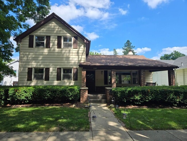 property at 1109 Center St