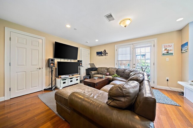 32 Adamson St in Boston, MA - Building Photo - Building Photo