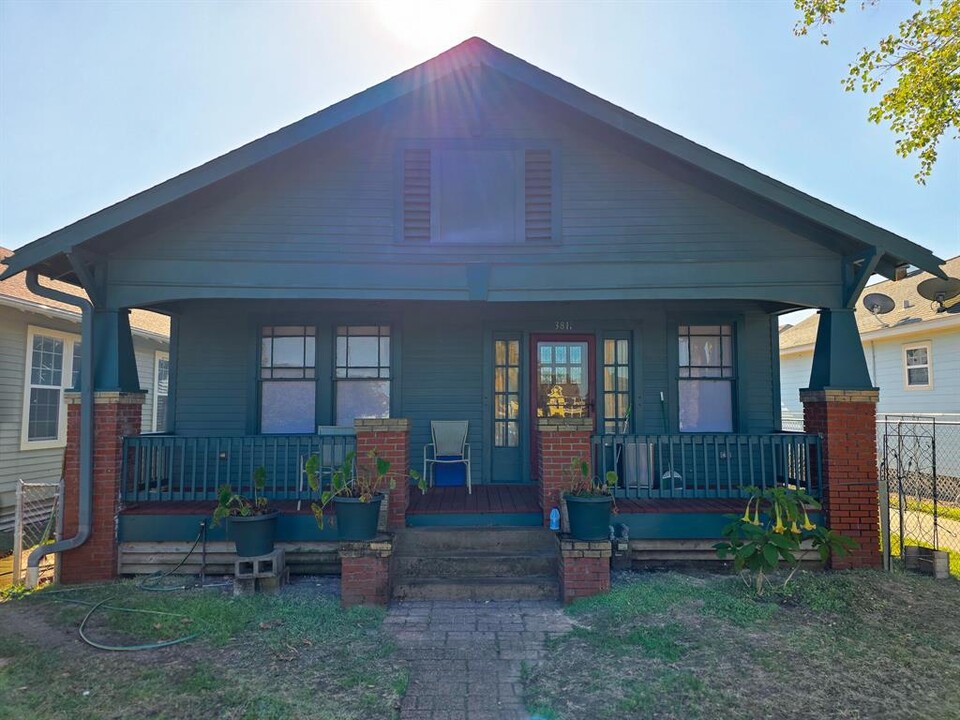 3811 Ave Q 1/2 in Galveston, TX - Building Photo