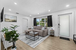 814 Franklin Rd in West Palm Beach, FL - Building Photo