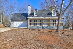 95 Pine Grove Cir in Newnan, GA - Building Photo