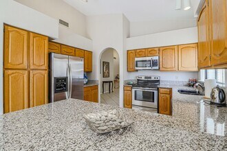 15629 N 51st St in Scottsdale, AZ - Foto de edificio - Building Photo