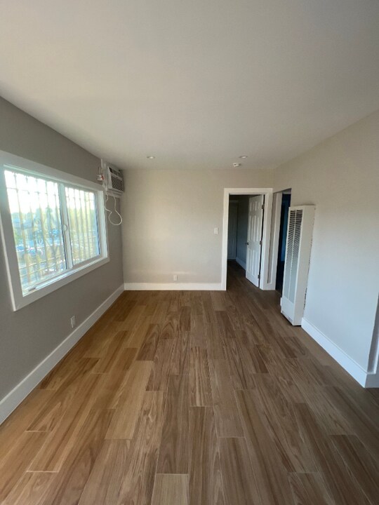 7662 Main St in Los Angeles, CA - Building Photo