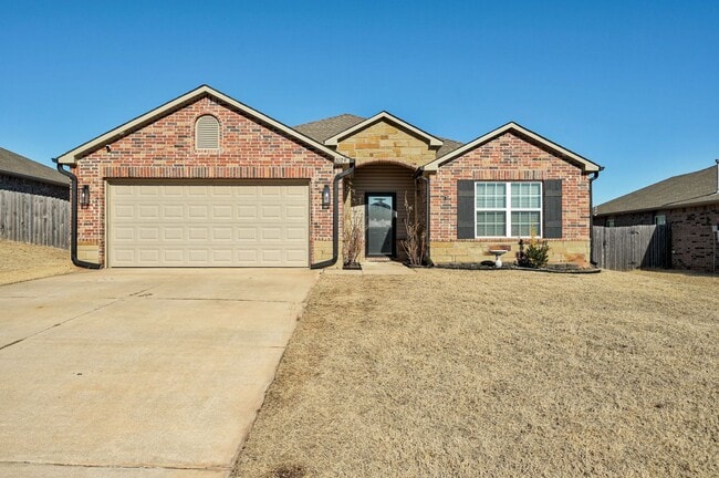 2029 West Antler Way in Mustang, OK - Building Photo - Building Photo