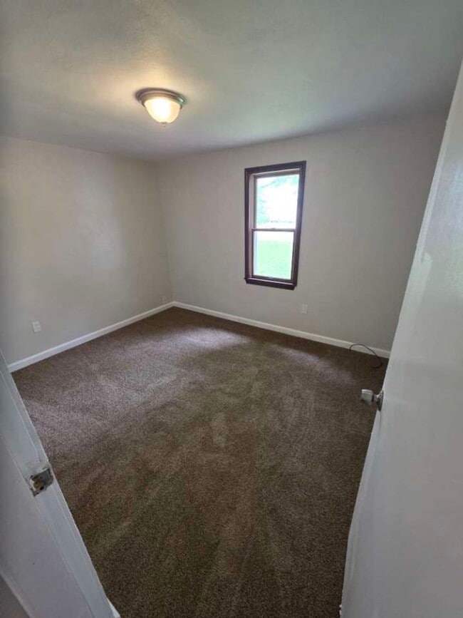 2167 Sandy Ridge Rd in Sauget, IL - Foto de edificio - Building Photo