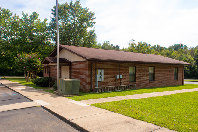 Dunlap Gardens in Dunlap, TN - Building Photo - Building Photo