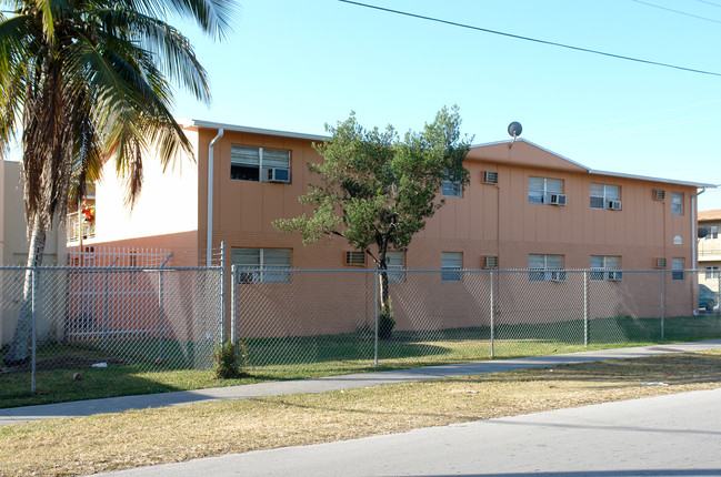 60 NE 9th St in Homestead, FL - Building Photo - Building Photo