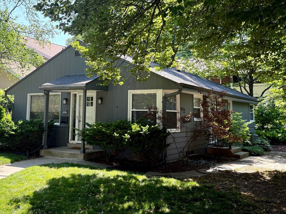 5663 N Consaul Pl in Whitefish Bay, WI - Building Photo