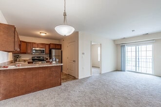 Glenwood Square Senior Apartments in Twinsburg, OH - Building Photo - Interior Photo