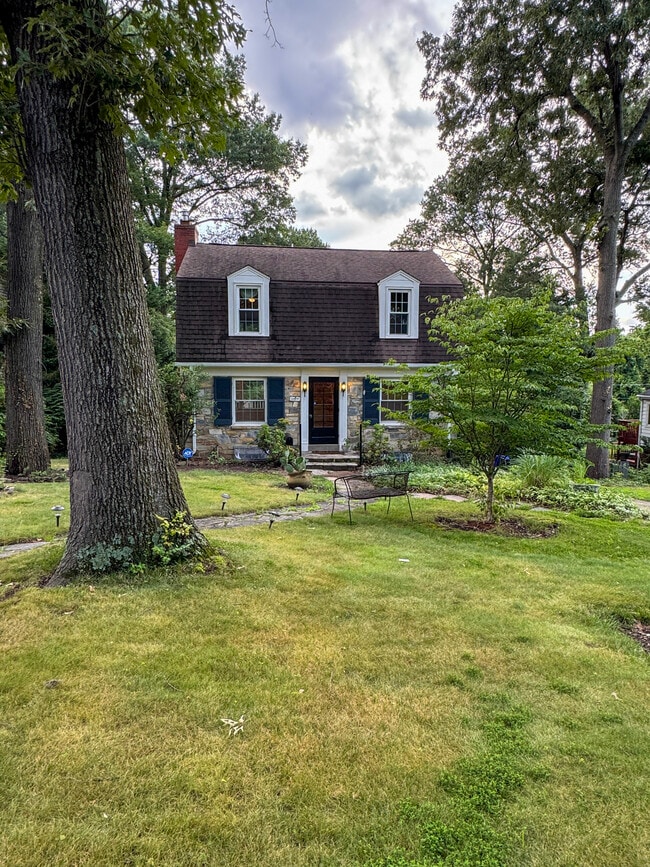 property at 2804 Crest Ave