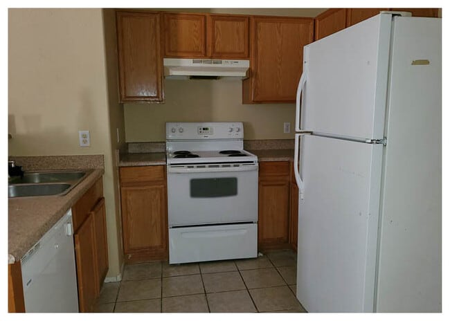 2031 Hussium Hills St in Las Vegas, NV - Building Photo - Building Photo