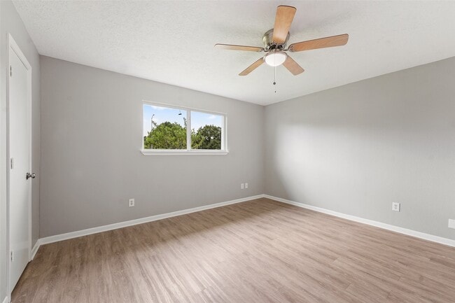 6011 Beaconridge Dr in Houston, TX - Building Photo - Building Photo