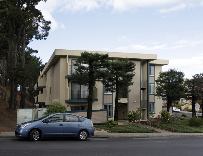 190 Eastmoor Ave in Daly City, CA - Building Photo - Building Photo