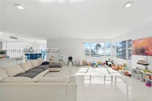 5255 Collins Ave, Unit # 3D in Miami Beach, FL - Foto de edificio - Building Photo
