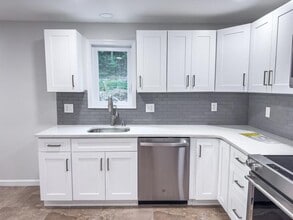 453 Vineyard Ave in Highland, NY - Building Photo - Building Photo