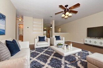 10707 N Shaenridge in San Antonio, TX - Building Photo - Building Photo