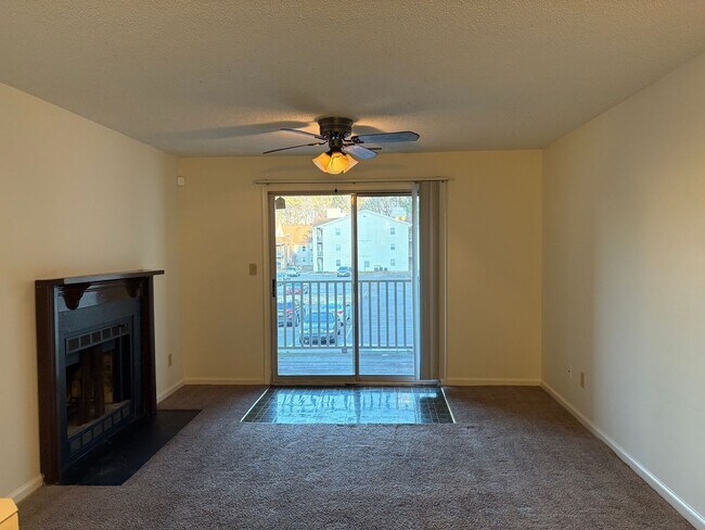 541 Pineland Cir in Newport News, VA - Building Photo - Building Photo