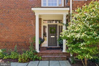 4825 26th St N in Arlington, VA - Foto de edificio - Building Photo