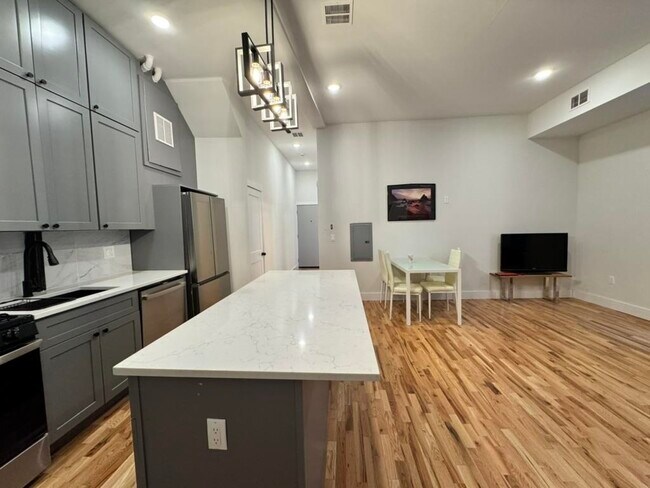241 PALISADE Ave-Unit -2 in Jersey City, NJ - Foto de edificio - Building Photo