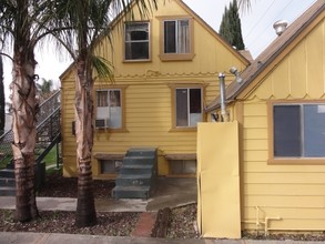 1965 E San Bernardino Ave in San Bernardino, CA - Foto de edificio - Building Photo