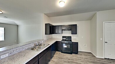 10505 NW 19th St in Yukon, OK - Building Photo - Building Photo