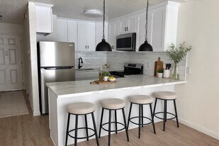 1670 W Broadway in Anaheim, CA - Building Photo