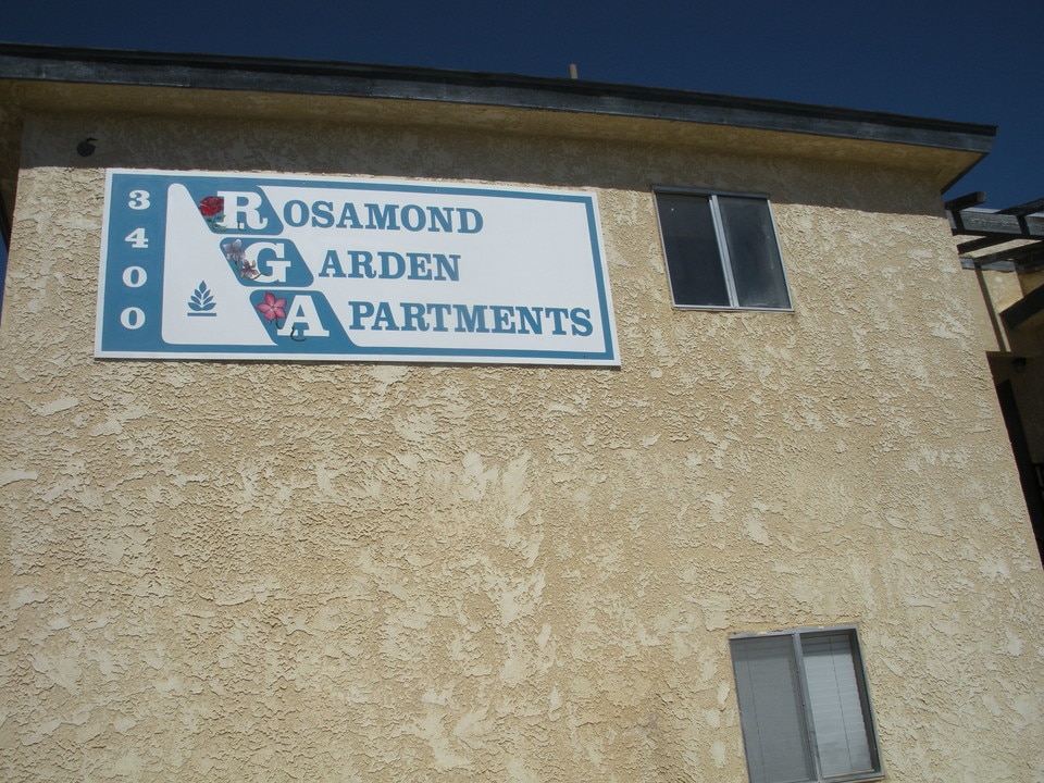 3400 15th St W in Rosamond, CA - Building Photo